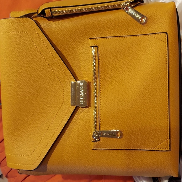 LOOKIE @ Steve Madden main image 4